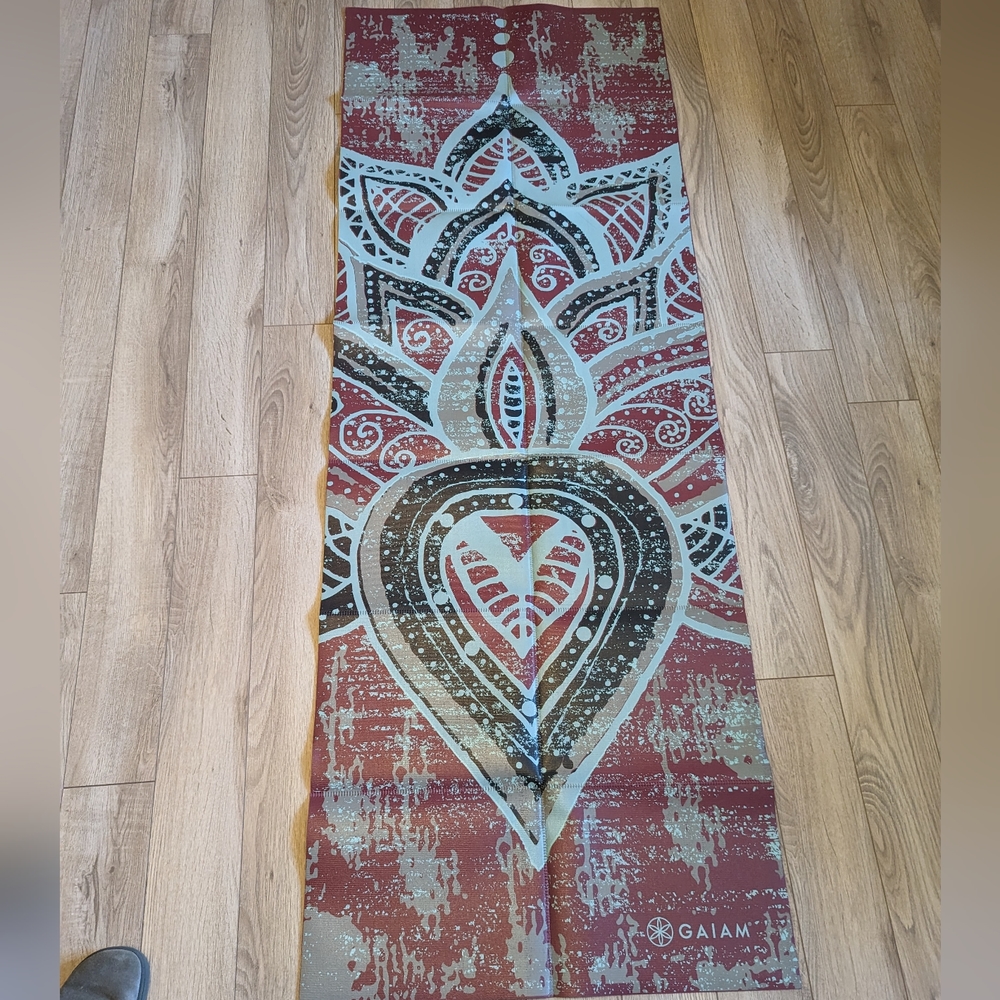 Gaiam folding travel yoga mat